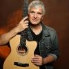 Laurence Juber headshot